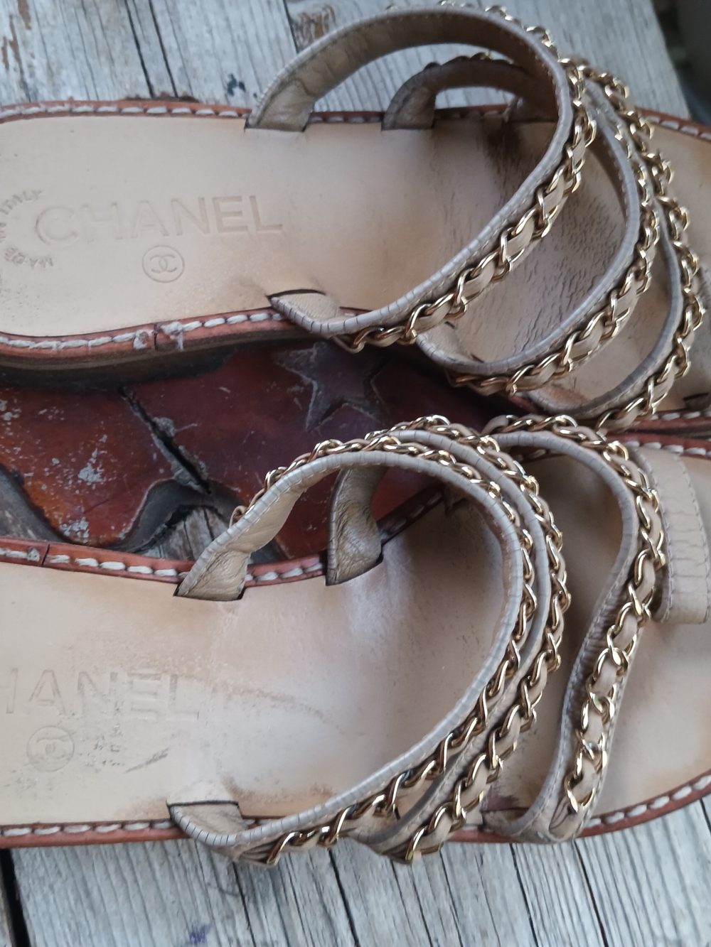 Vintage Beige Chain-Trim Slide Sandals - Women - Picture 2 of 7